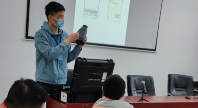 湖北興發不鏽鋼檢測手持式光譜儀現場培（péi）訓
