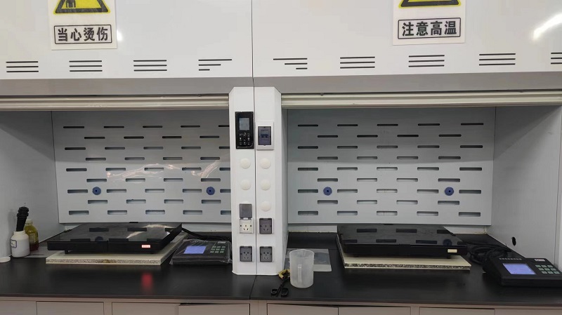 實（shí）驗室中的格丹納電熱板