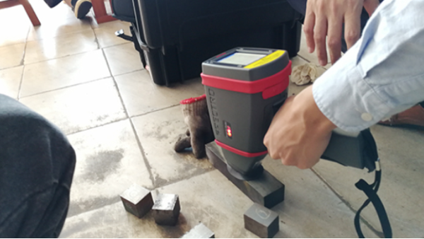 安全（quán）首位！手持式X射（shè）線熒（yíng）光光譜儀xSORT兩大設置護航